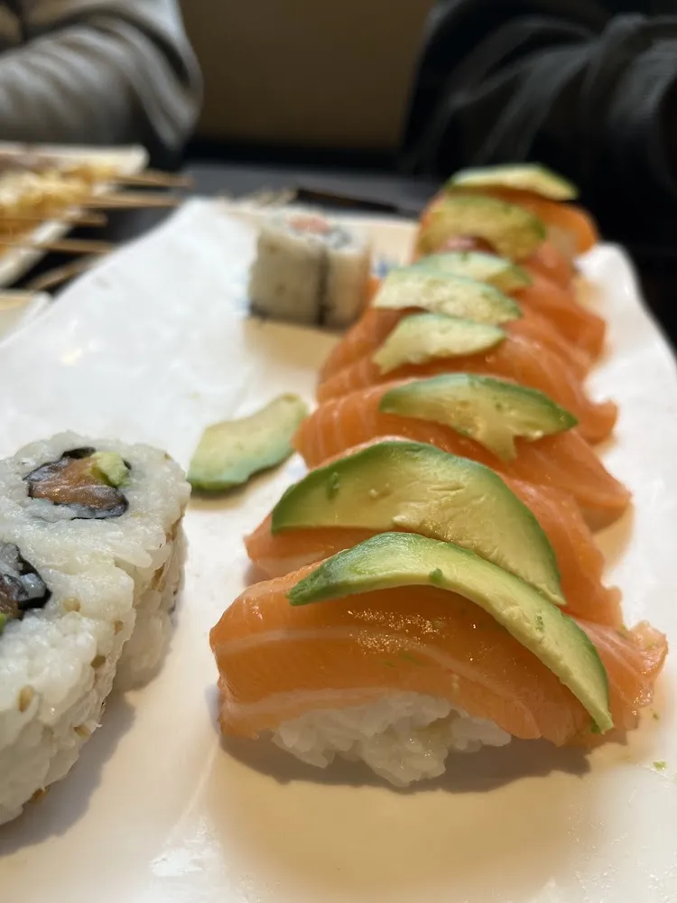 Makis Et Sushi Saumon Avocat